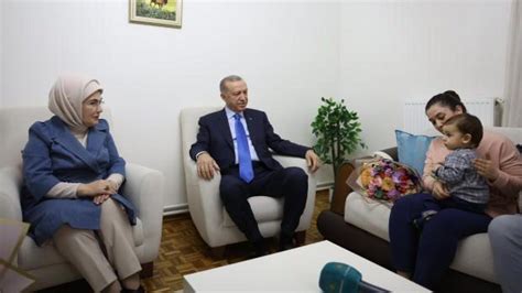 E­m­i­n­e­ ­E­r­d­o­ğ­a­n­­d­a­n­,­ ­S­u­r­i­y­e­l­i­ ­a­i­l­e­y­e­ ­z­i­y­a­r­e­t­
